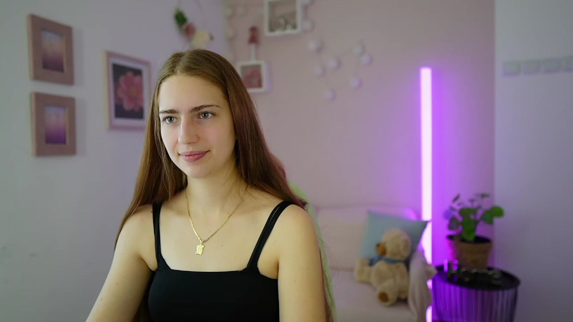 Gallery image thumbnail from Naomi_Woods18's myfreecams stream on, 01/10/2024, 09:37 image 10 of 20