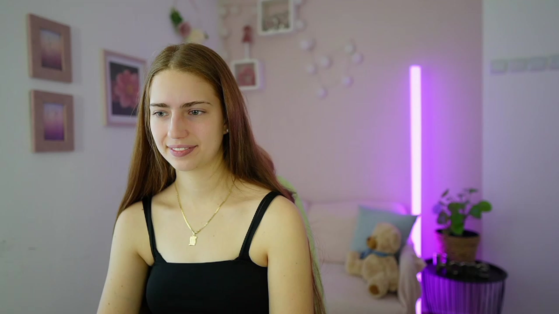Gallery image thumbnail from Naomi_Woods18's myfreecams stream on, 01/10/2024, 09:37 image 7 of 20
