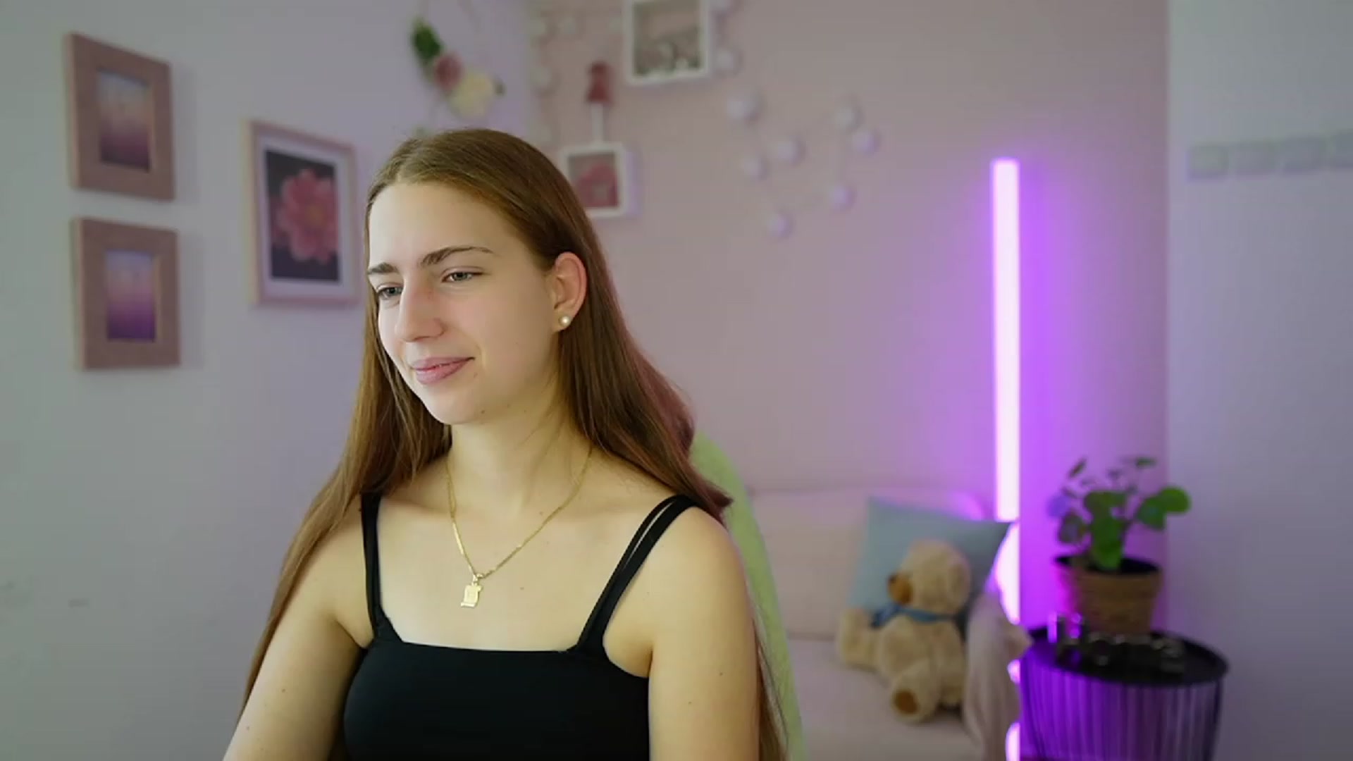 Gallery image thumbnail from Naomi_Woods18's myfreecams stream on, 01/10/2024, 09:37 image 14 of 20