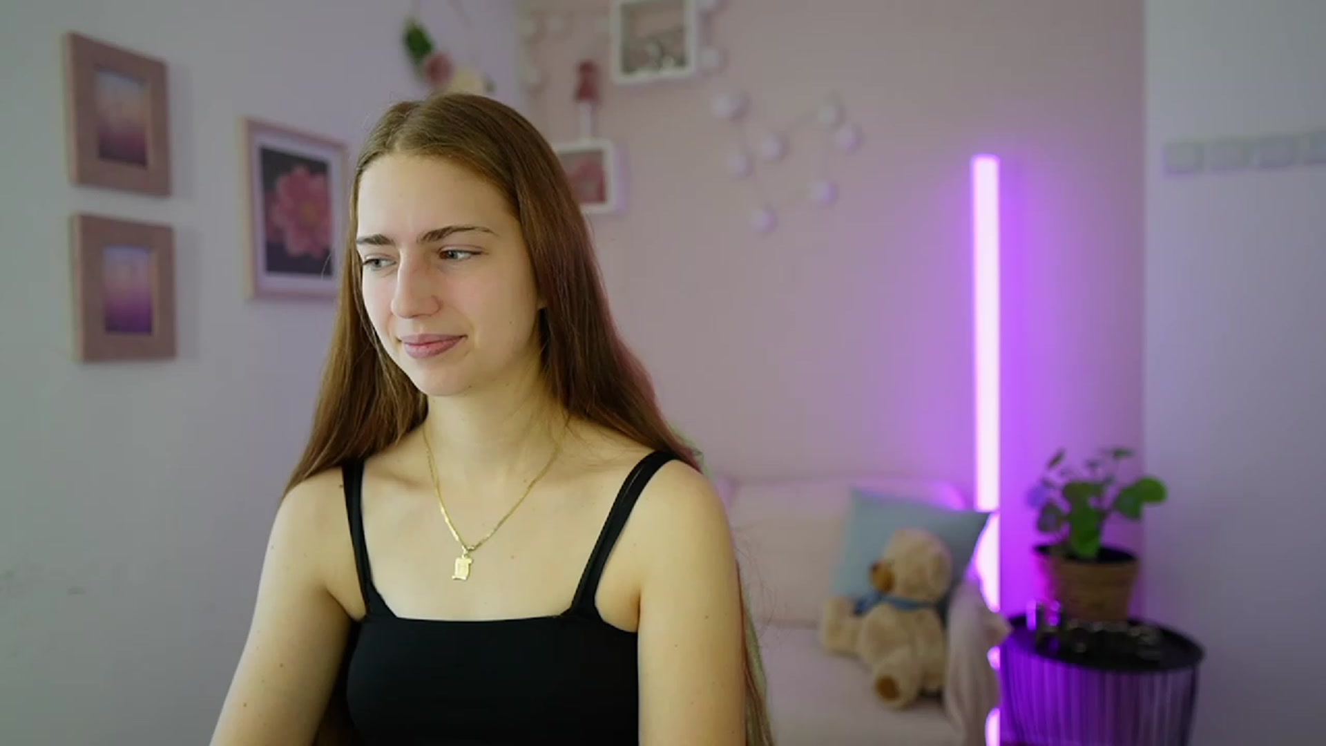 Gallery image thumbnail from Naomi_Woods18's myfreecams stream on, 01/10/2024, 09:37 image 5 of 20