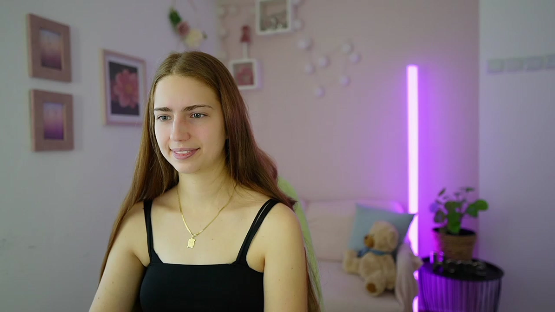 Gallery image thumbnail from Naomi_Woods18's myfreecams stream on, 01/10/2024, 09:37 image 12 of 20