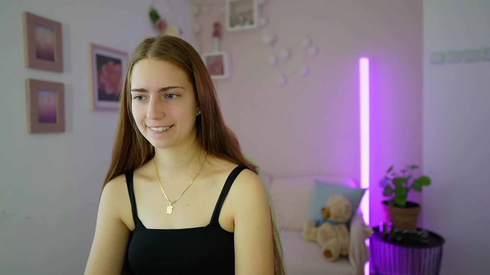 Gallery image thumbnail from Naomi_Woods18's myfreecams stream on, 01/10/2024, 09:37 image 6 of 20