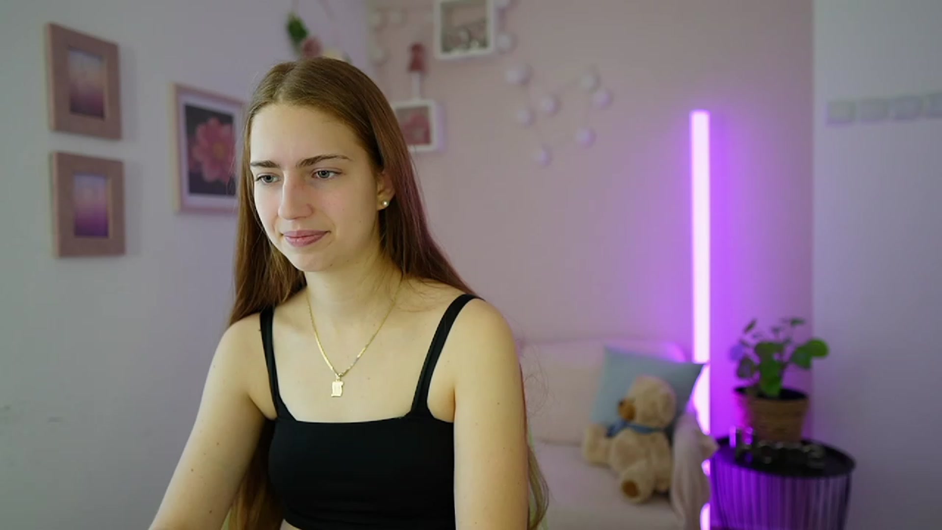 Gallery image thumbnail from Naomi_Woods18's myfreecams stream on, 01/10/2024, 09:37 image 1 of 20