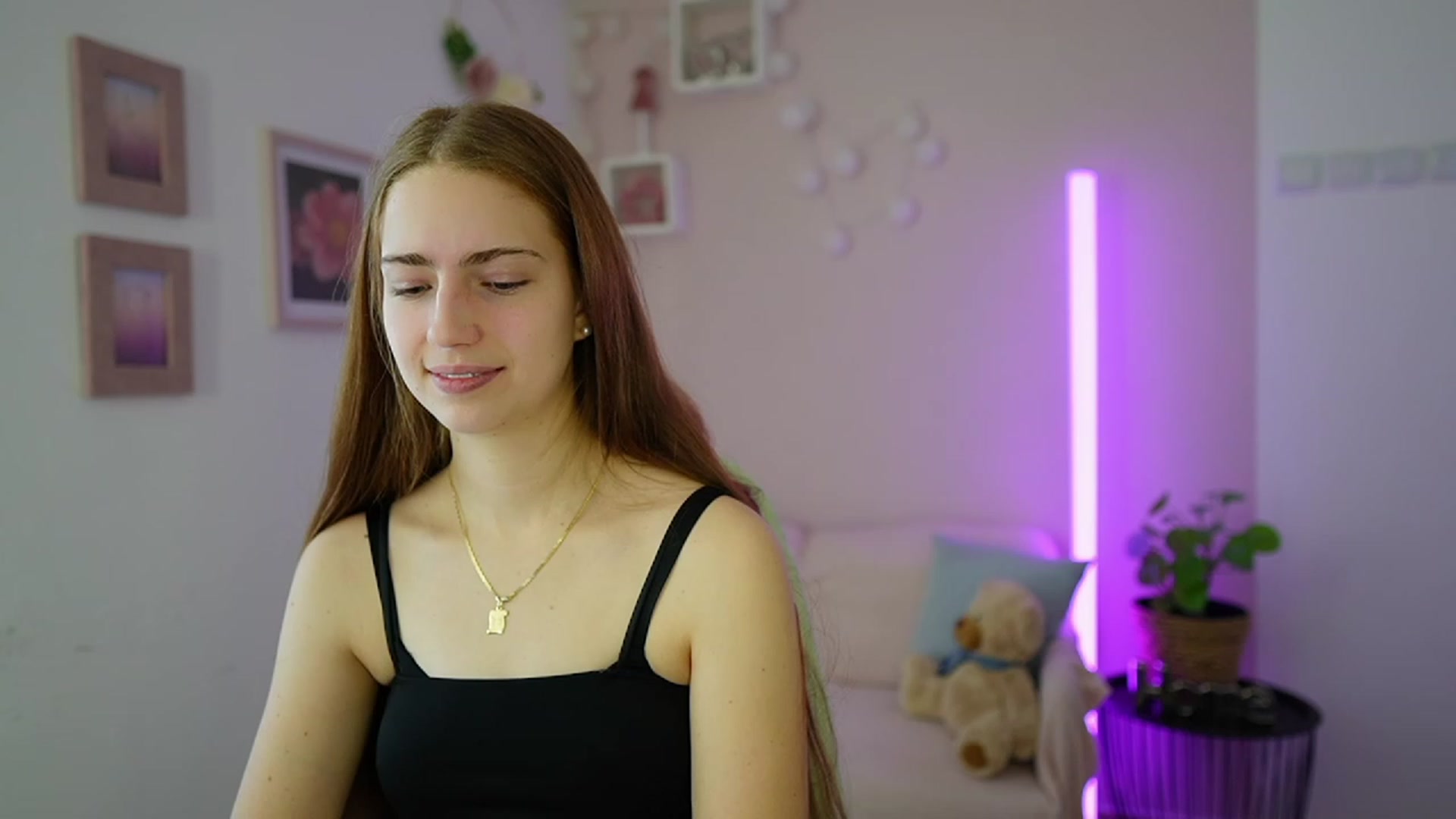 Gallery image thumbnail from Naomi_Woods18's myfreecams stream on, 01/10/2024, 09:37 image 4 of 20