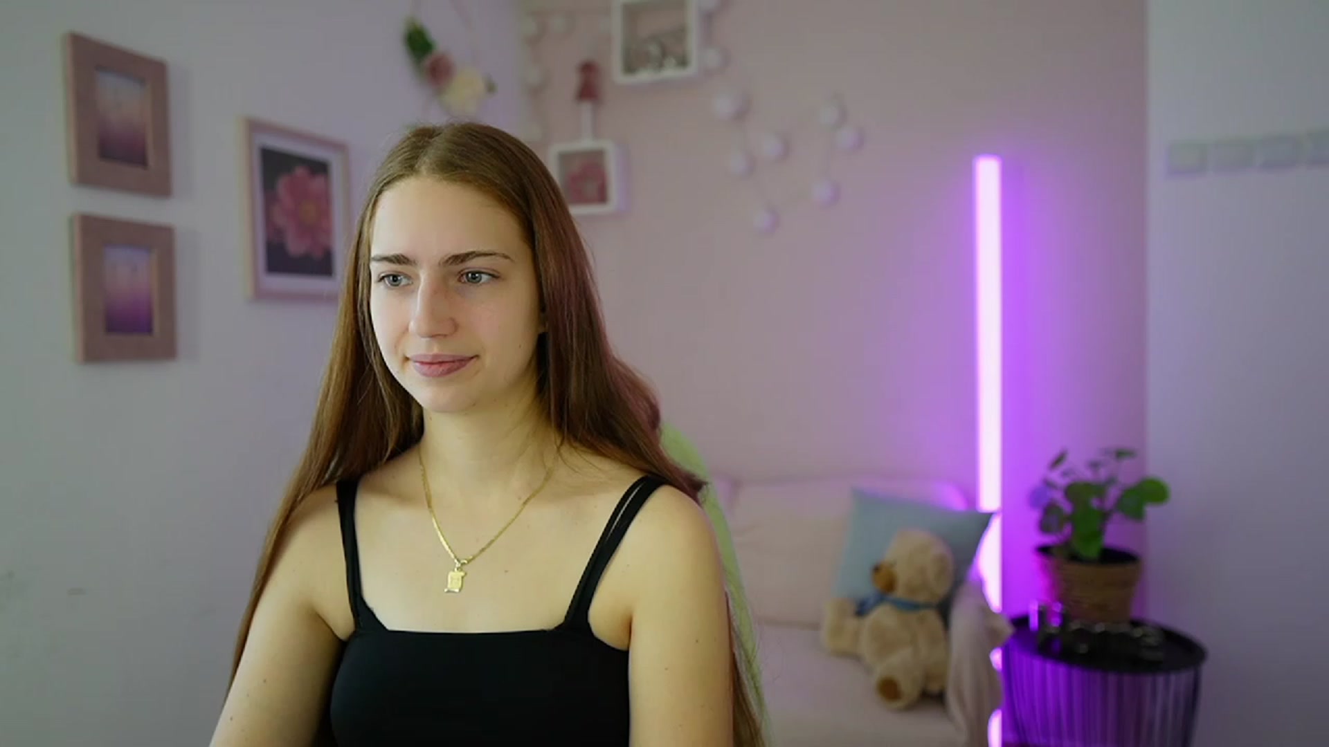 Gallery image thumbnail from Naomi_Woods18's myfreecams stream on, 01/10/2024, 09:37 image 13 of 20