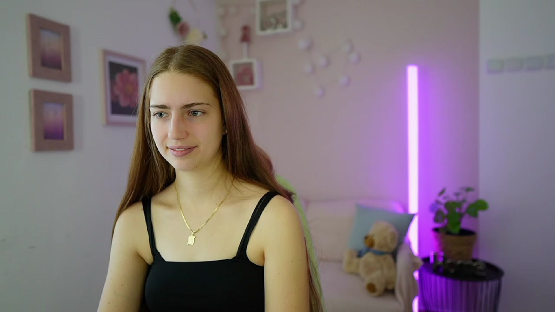 Gallery image thumbnail from Naomi_Woods18's myfreecams stream on, 01/10/2024, 09:37 image 9 of 20