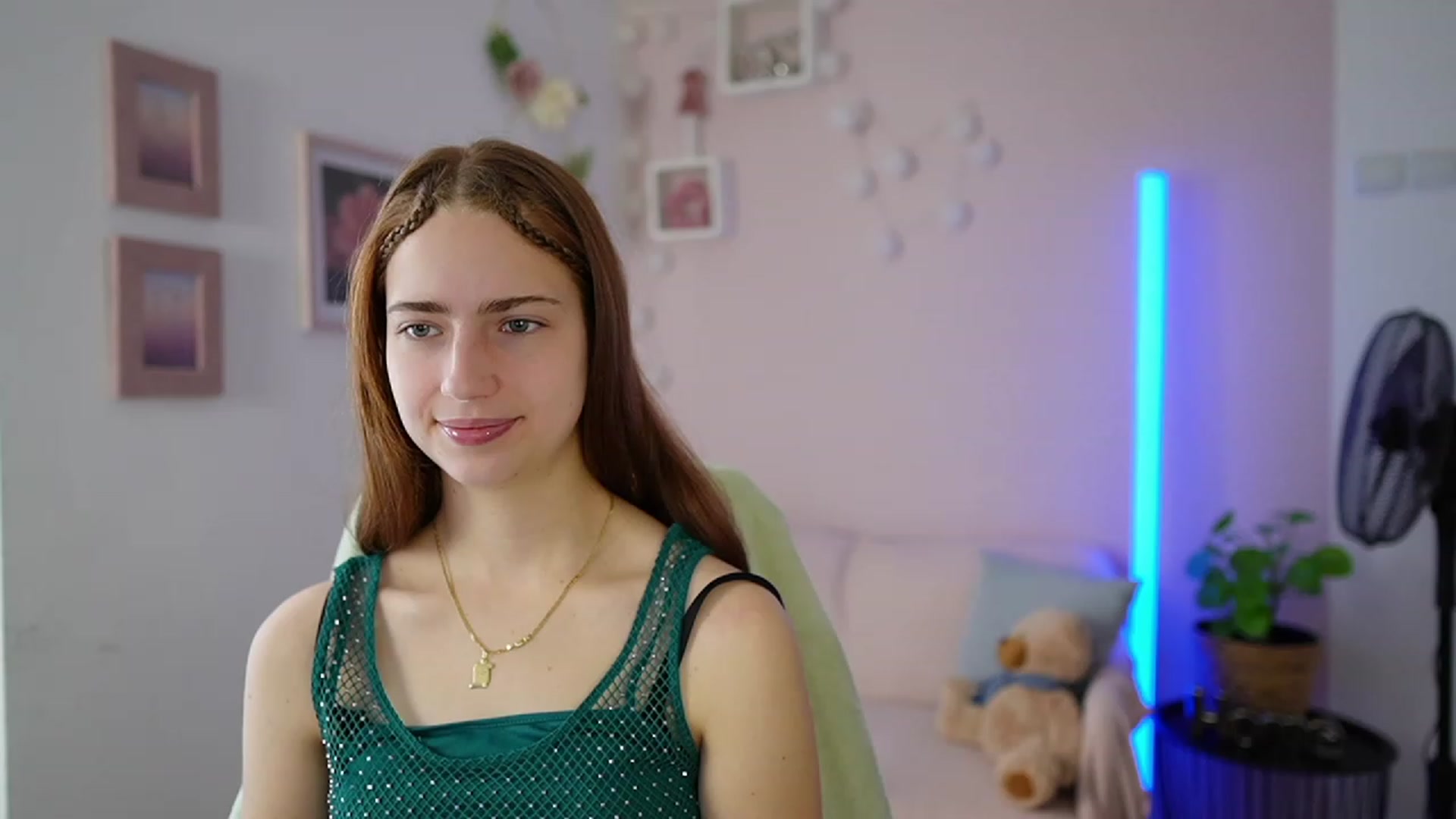 Gallery image thumbnail from Naomi_Woods18's myfreecams stream on, 01/12/2024, 10:32 image 6 of 20