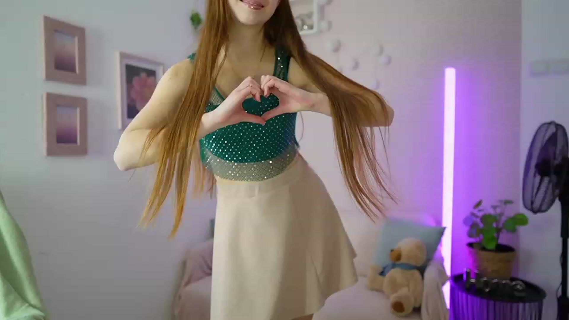 Gallery image thumbnail from Naomi_Woods18's myfreecams stream on, 01/12/2024, 10:32 image 9 of 20