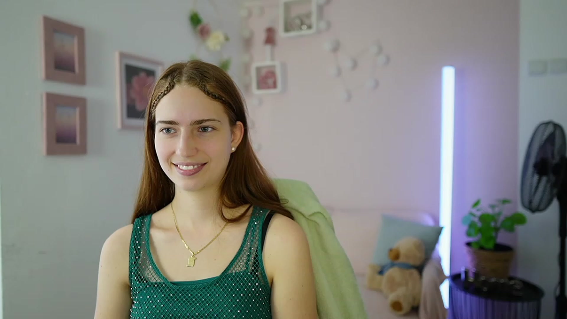 Gallery image thumbnail from Naomi_Woods18's myfreecams stream on, 01/12/2024, 12:21 image 1 of 20