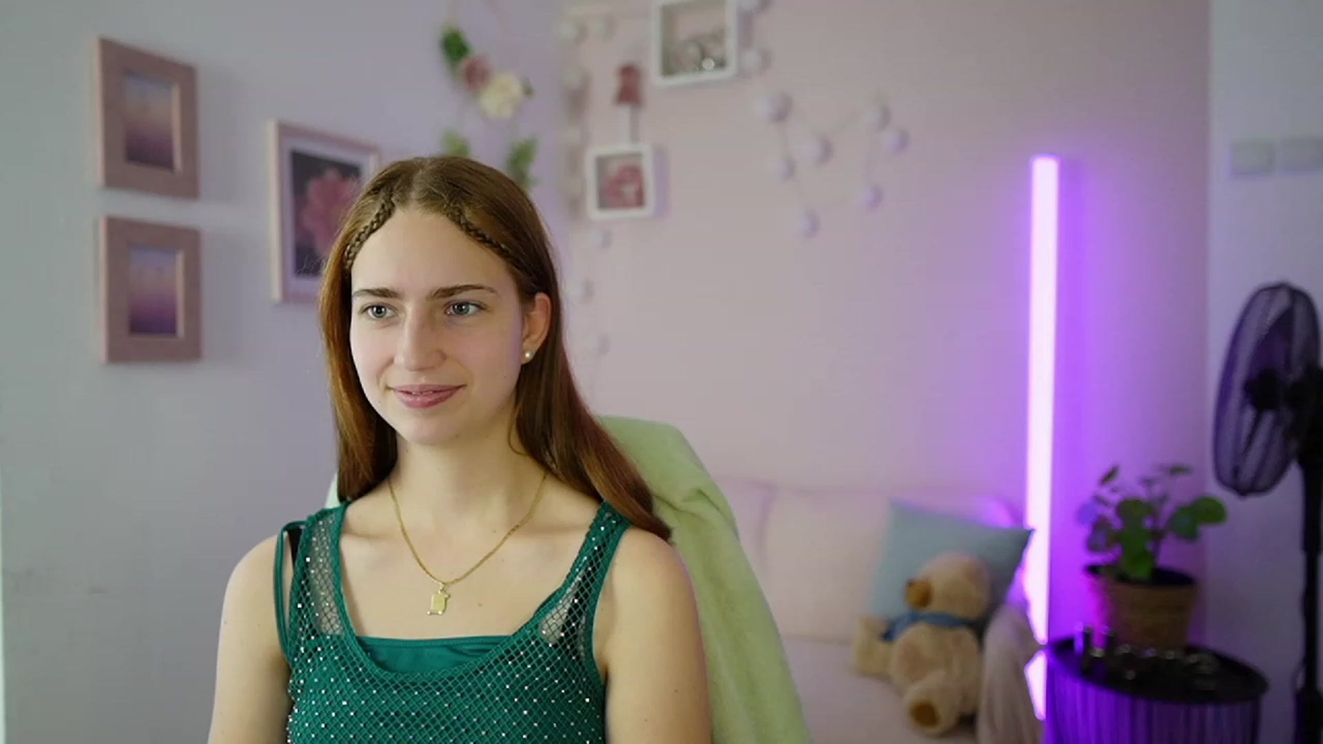 Gallery image thumbnail from Naomi_Woods18's myfreecams stream on, 01/12/2024, 13:48 image 18 of 20