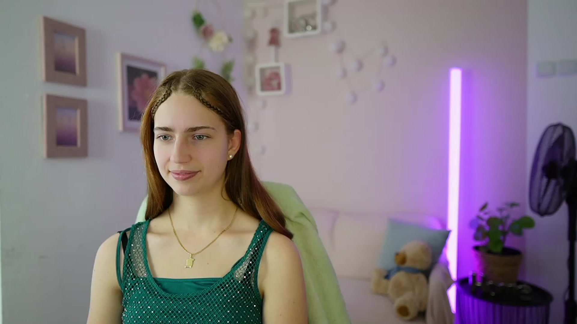 Gallery image thumbnail from Naomi_Woods18's myfreecams stream on, 01/12/2024, 13:48 image 19 of 20