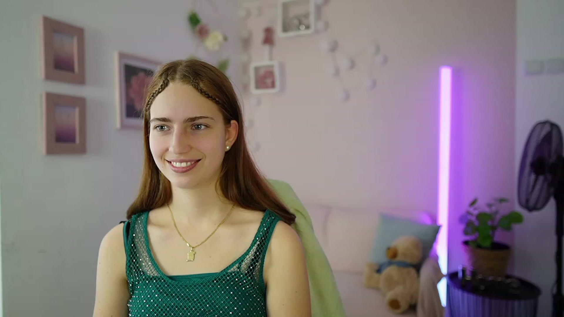 Gallery image thumbnail from Naomi_Woods18's myfreecams stream on, 01/12/2024, 13:48 image 9 of 20