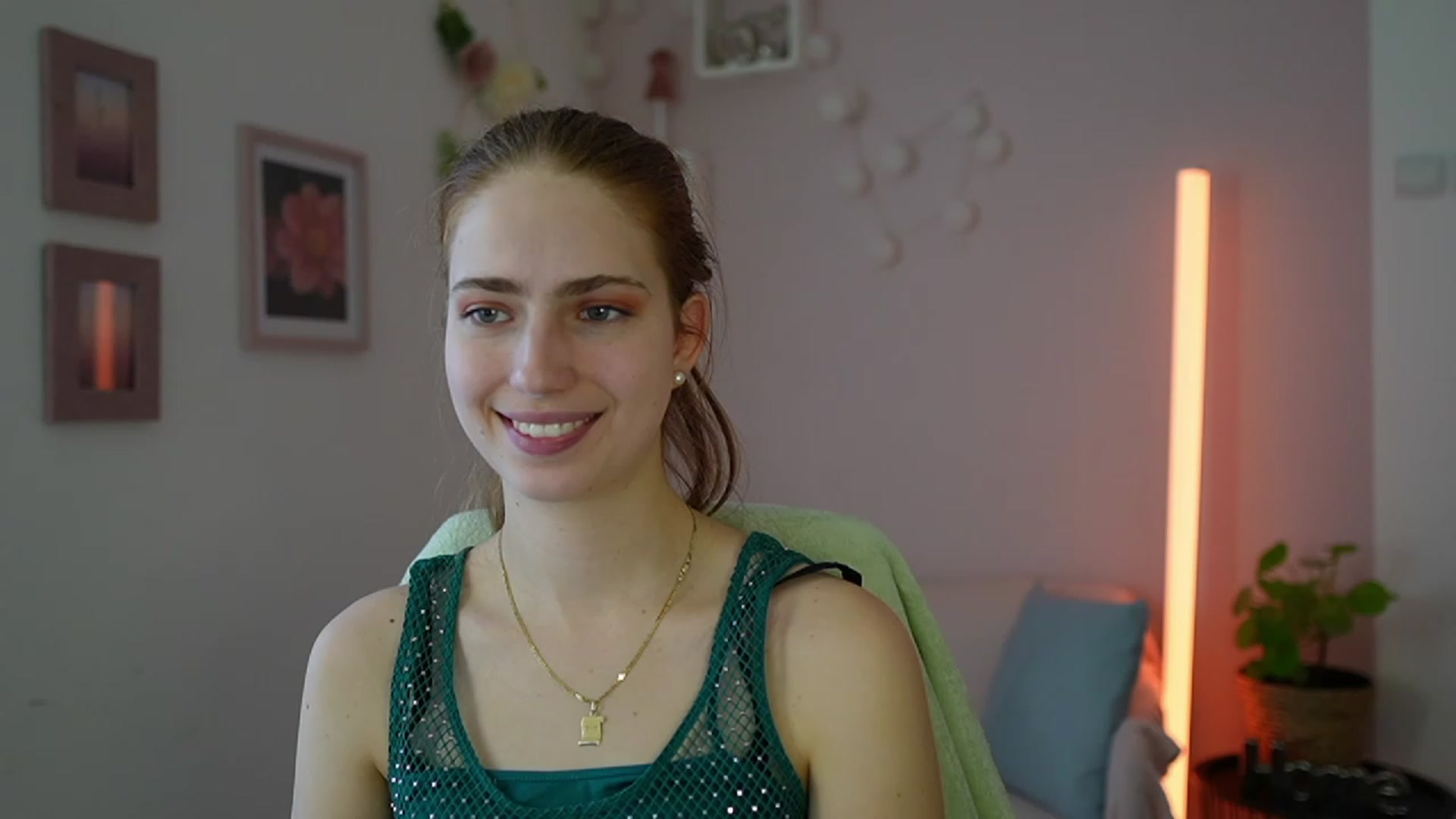 Gallery image thumbnail from Naomi_Woods18's myfreecams stream on, 01/16/2024, 12:47 image 10 of 20