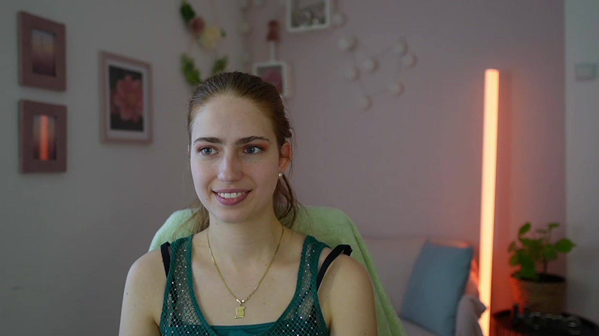 Gallery image thumbnail from Naomi_Woods18's myfreecams stream on, 01/16/2024, 12:47 image 4 of 20