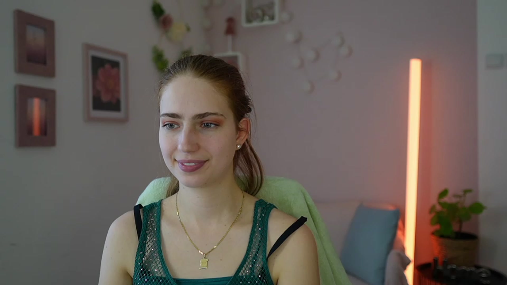 Gallery image thumbnail from Naomi_Woods18's myfreecams stream on, 01/16/2024, 12:47 image 17 of 20