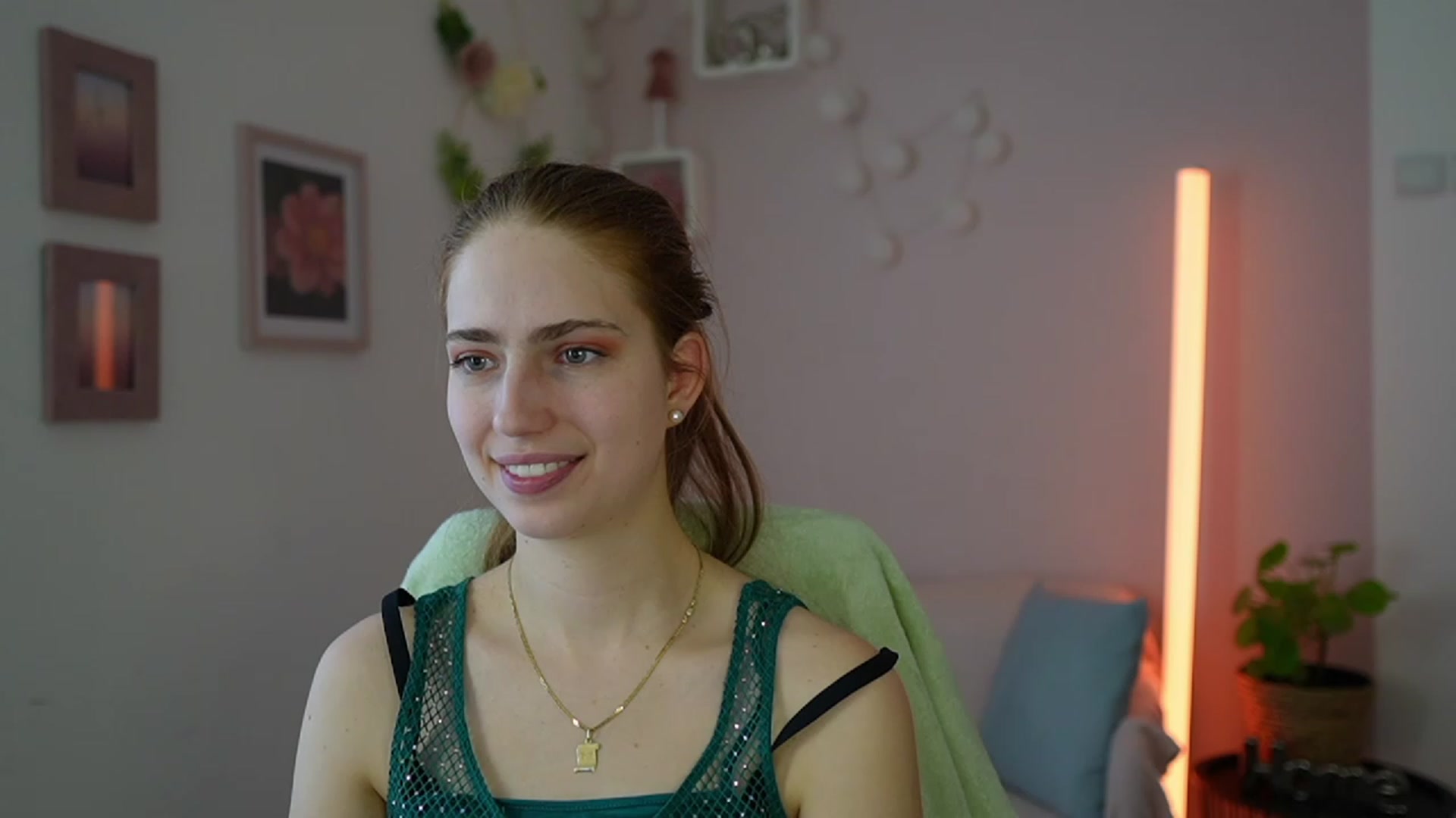 Gallery image thumbnail from Naomi_Woods18's myfreecams stream on, 01/16/2024, 12:47 image 18 of 20