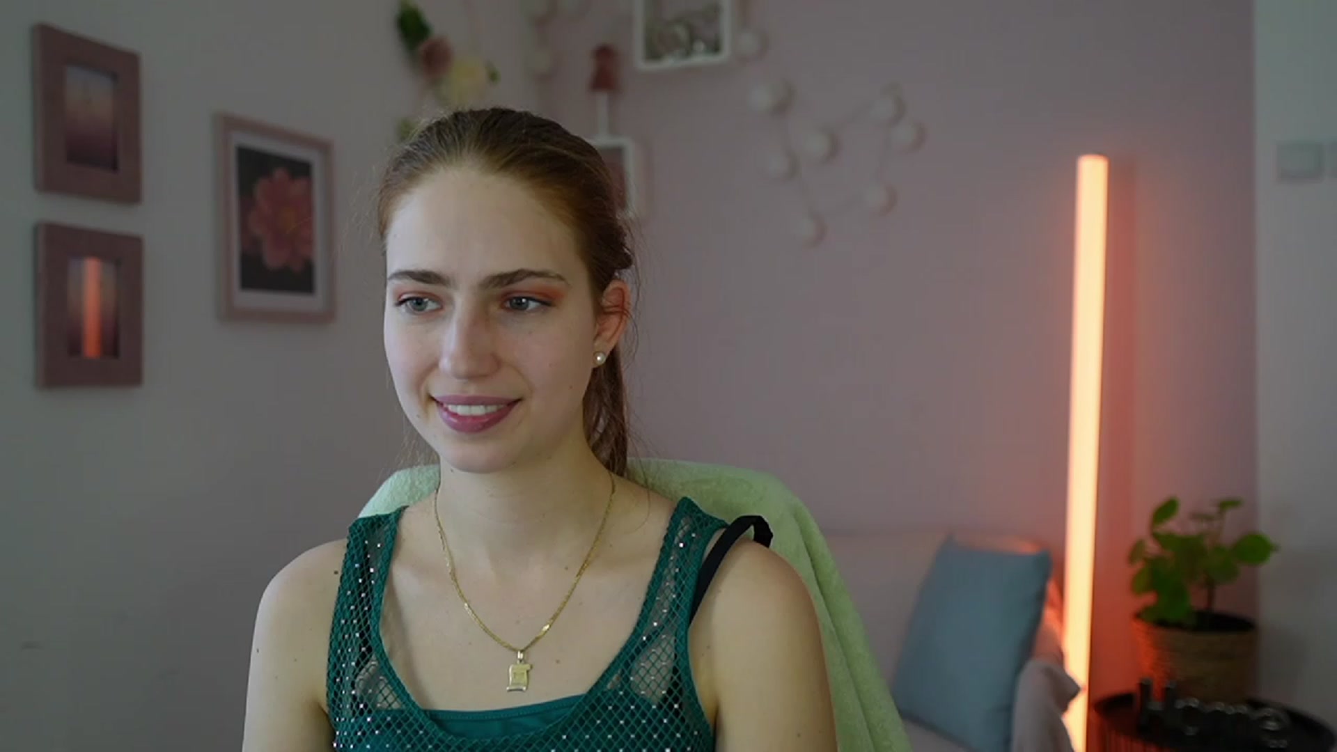 Gallery image thumbnail from Naomi_Woods18's myfreecams stream on, 01/16/2024, 13:43 image 6 of 20