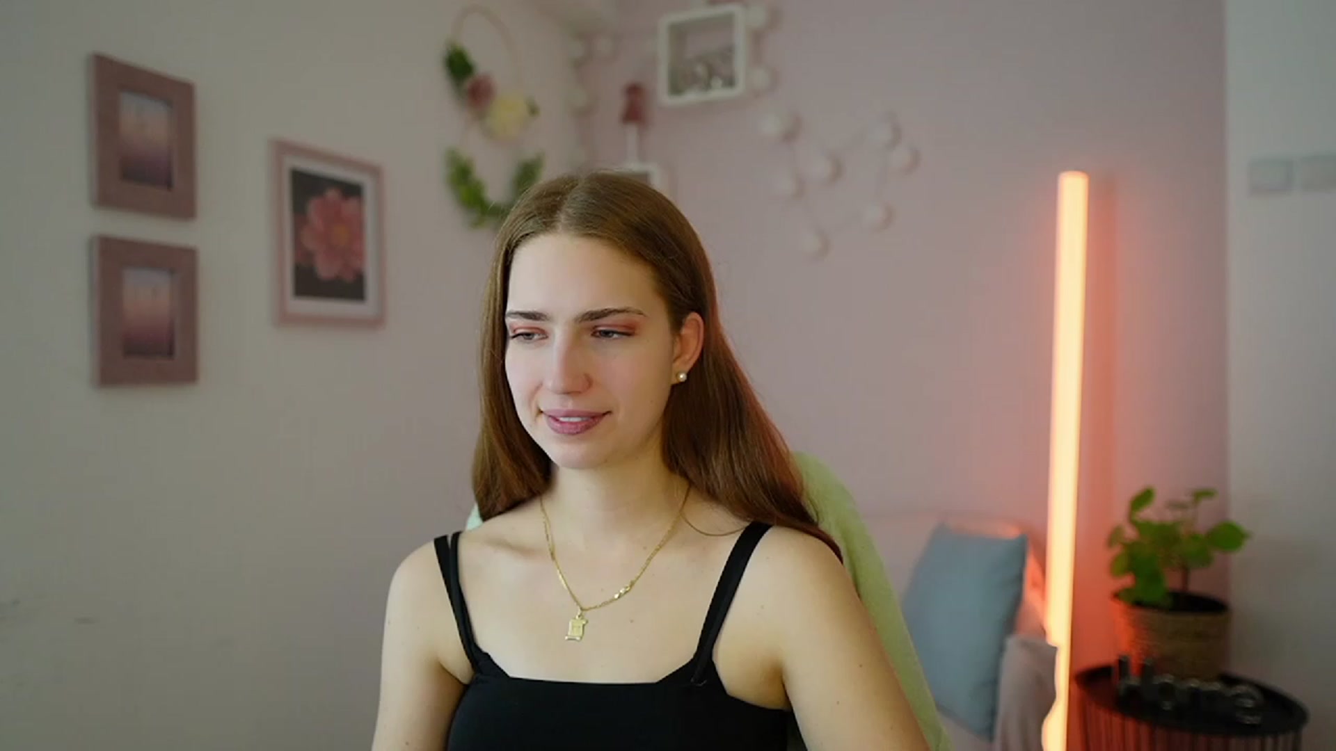 Gallery image thumbnail from Naomi_Woods18's myfreecams stream on, 01/18/2024, 12:06 image 17 of 20