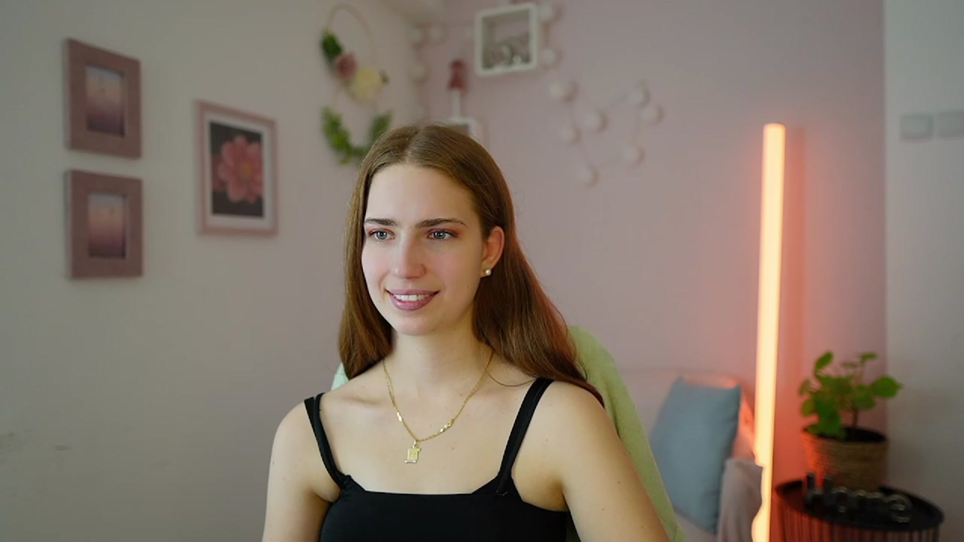 Gallery image thumbnail from Naomi_Woods18's myfreecams stream on, 01/18/2024, 12:06 image 16 of 20