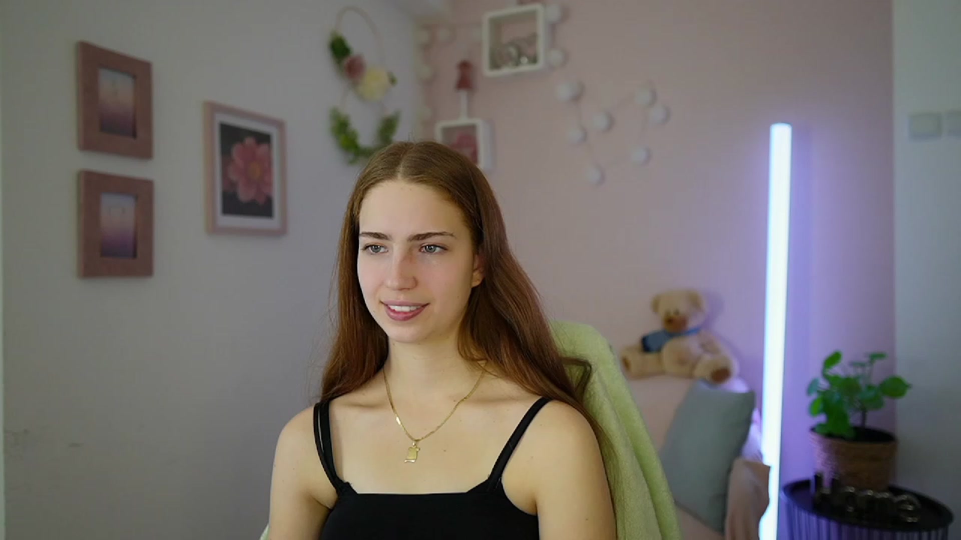 Gallery image thumbnail from Naomi_Woods18's myfreecams stream on, 01/19/2024, 10:23 image 7 of 20