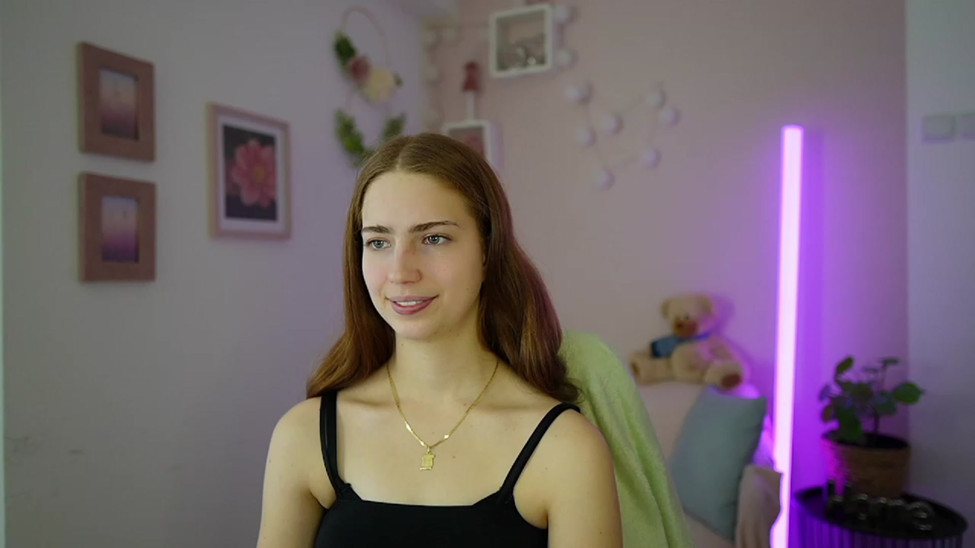 Gallery image thumbnail from Naomi_Woods18's myfreecams stream on, 01/19/2024, 10:23 image 19 of 20