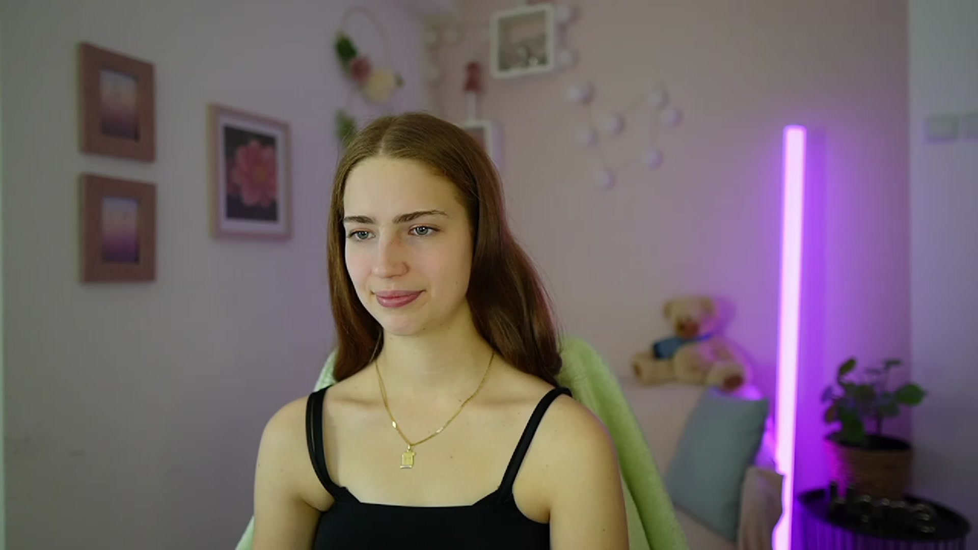 Gallery image thumbnail from Naomi_Woods18's myfreecams stream on, 01/19/2024, 10:23 image 14 of 20