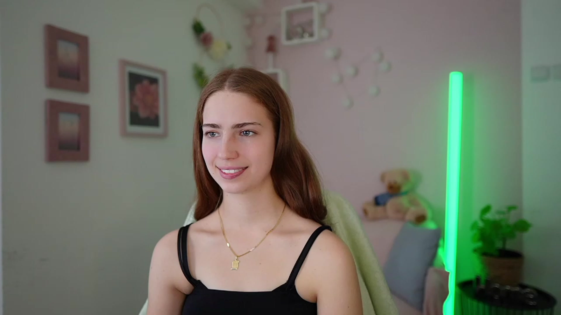 Gallery image thumbnail from Naomi_Woods18's myfreecams stream on, 01/19/2024, 10:23 image 15 of 20