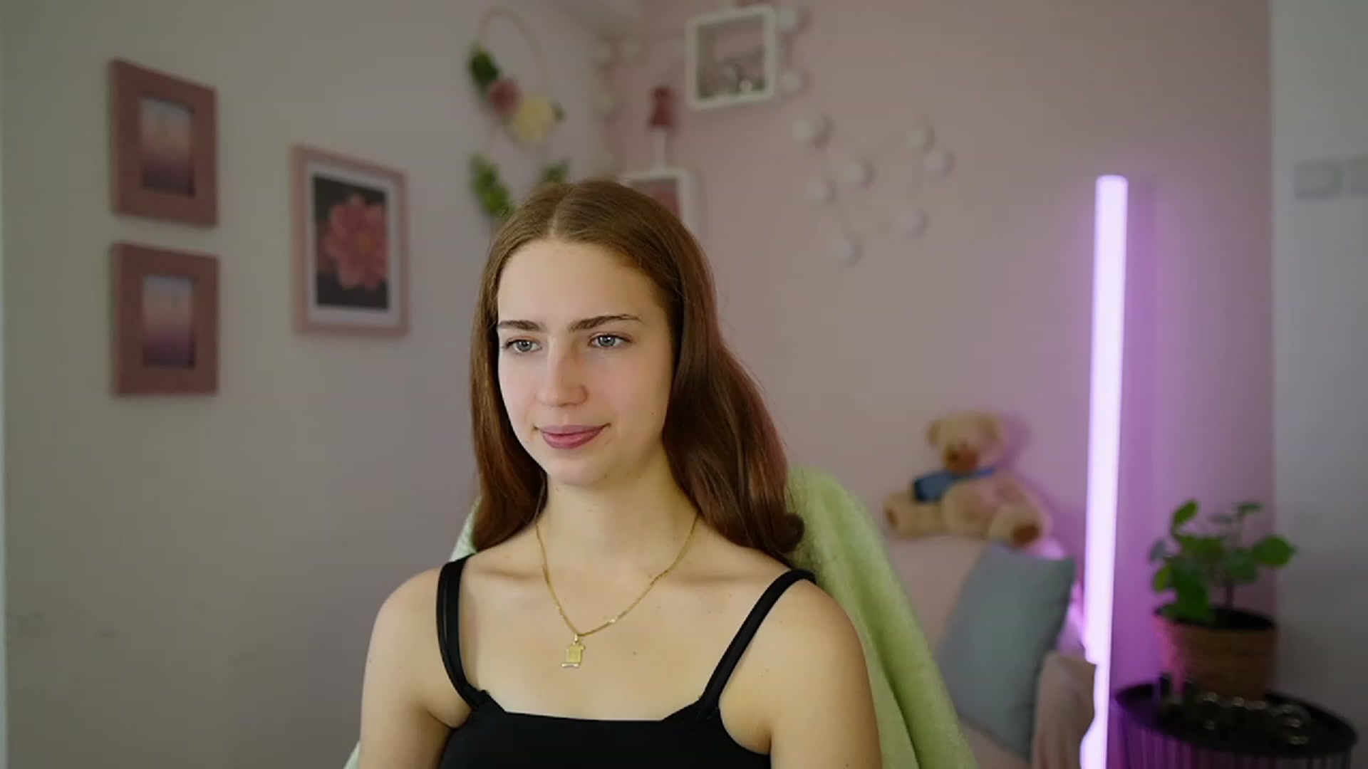 Gallery image thumbnail from Naomi_Woods18's myfreecams stream on, 01/19/2024, 10:23 image 17 of 20