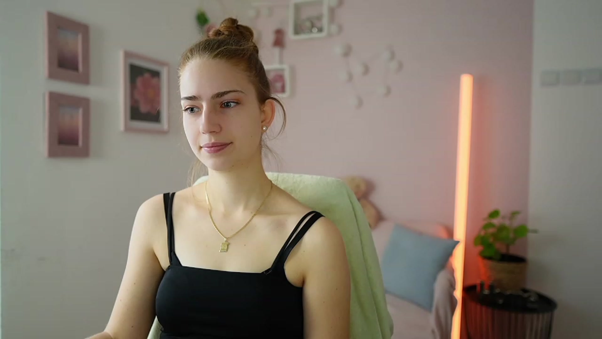Gallery image thumbnail from Naomi_Woods18's myfreecams stream on, 01/27/2024, 09:50 image 1 of 20