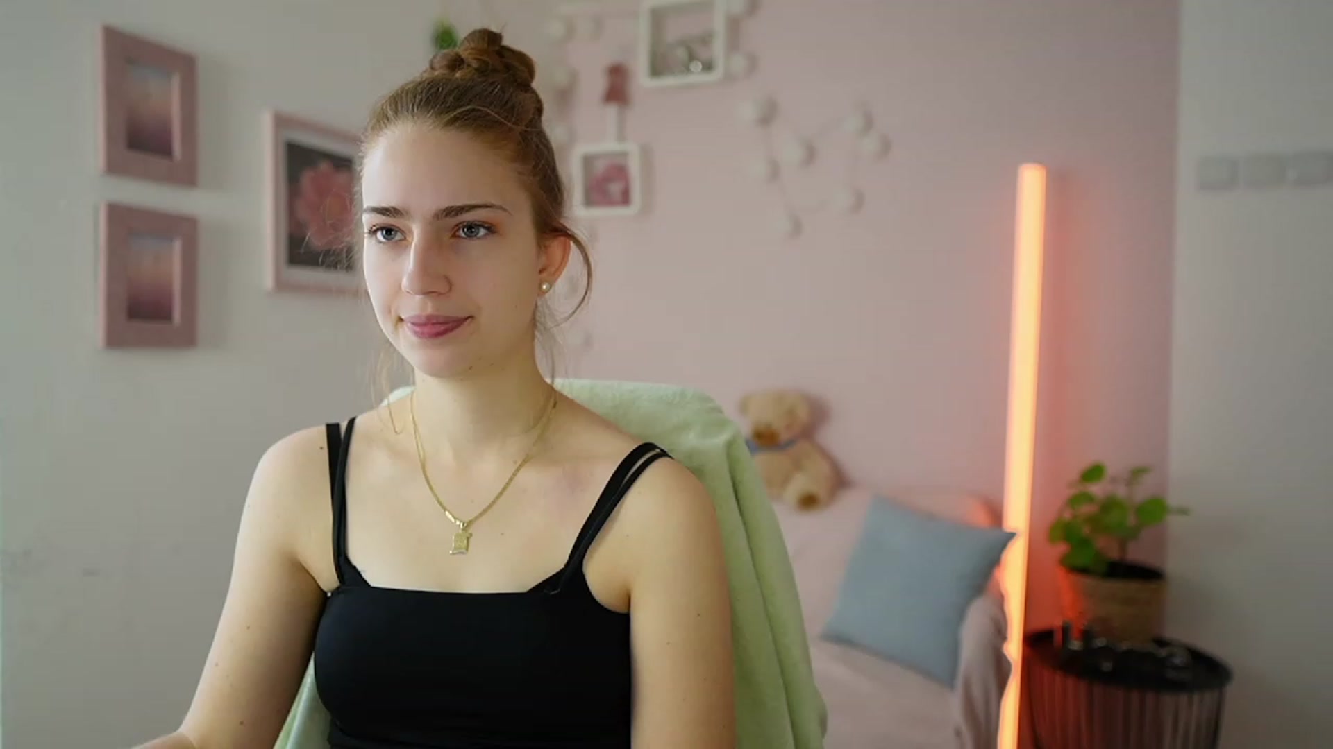 Gallery image thumbnail from Naomi_Woods18's myfreecams stream on, 01/27/2024, 09:50 image 9 of 20