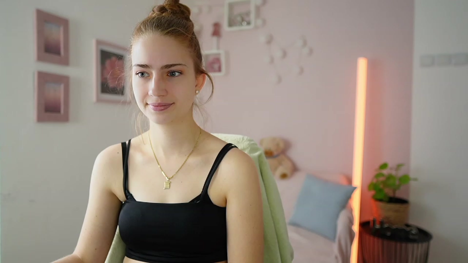 Gallery image thumbnail from Naomi_Woods18's myfreecams stream on, 01/27/2024, 09:50 image 4 of 20