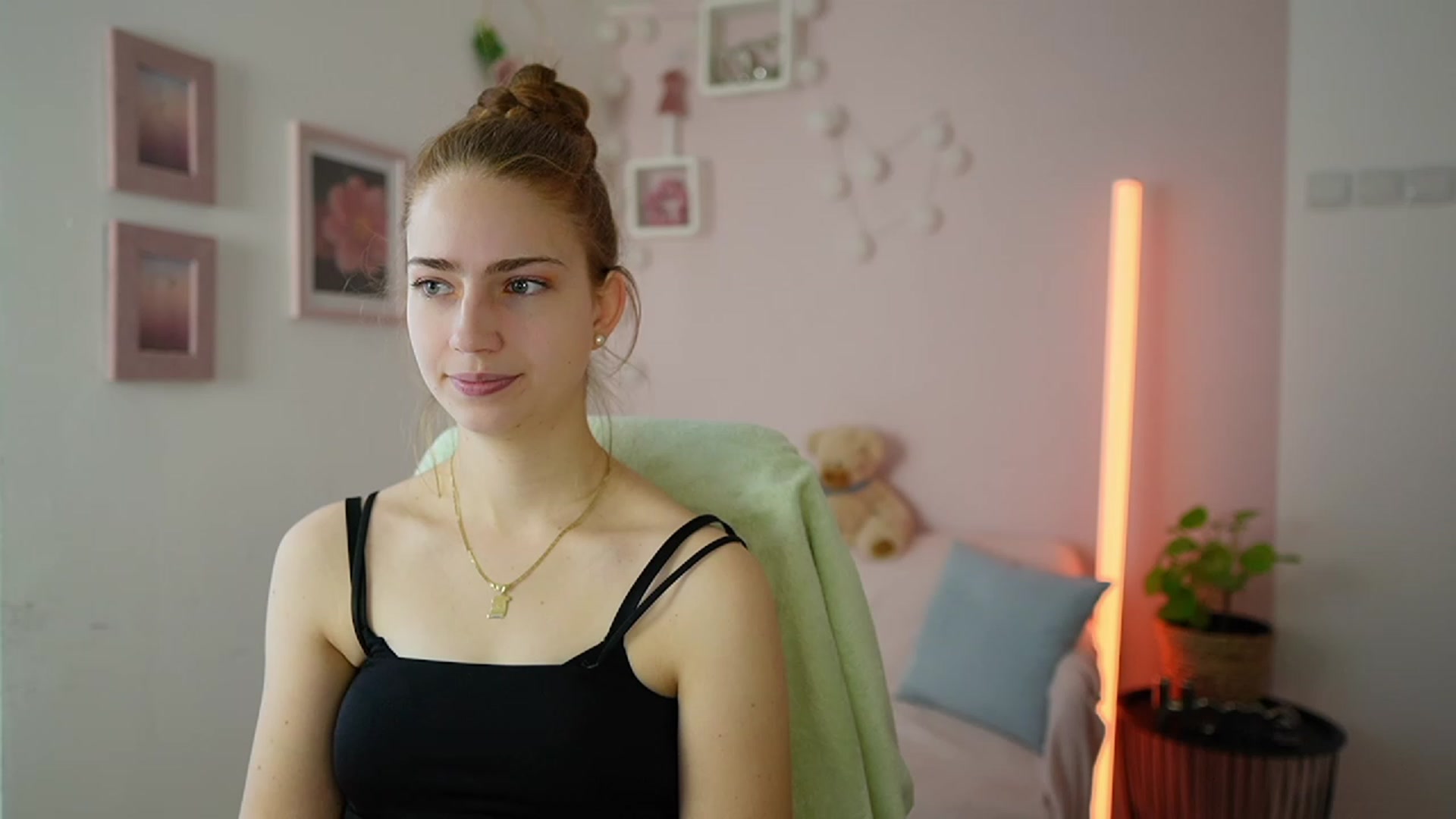 Gallery image thumbnail from Naomi_Woods18's myfreecams stream on, 01/27/2024, 09:50 image 20 of 20