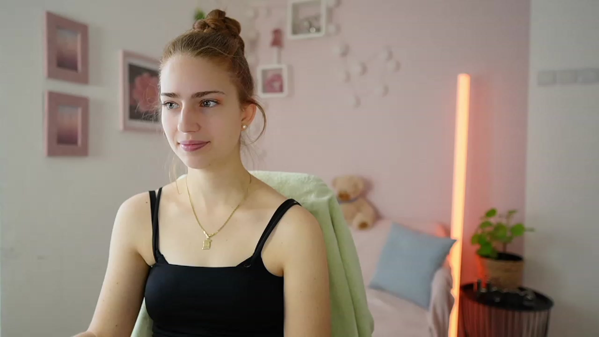 Gallery image thumbnail from Naomi_Woods18's myfreecams stream on, 01/27/2024, 09:50 image 6 of 20