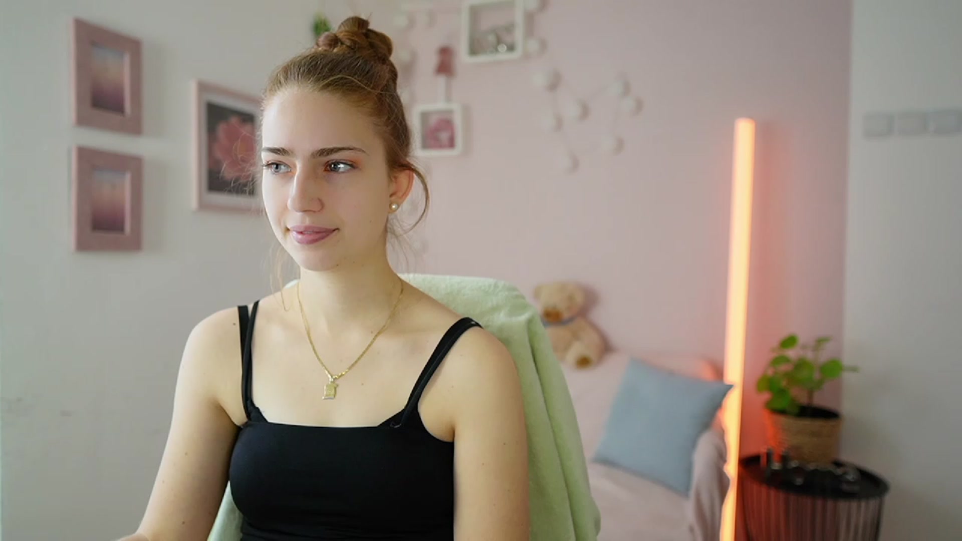 Gallery image thumbnail from Naomi_Woods18's myfreecams stream on, 01/27/2024, 09:50 image 8 of 20