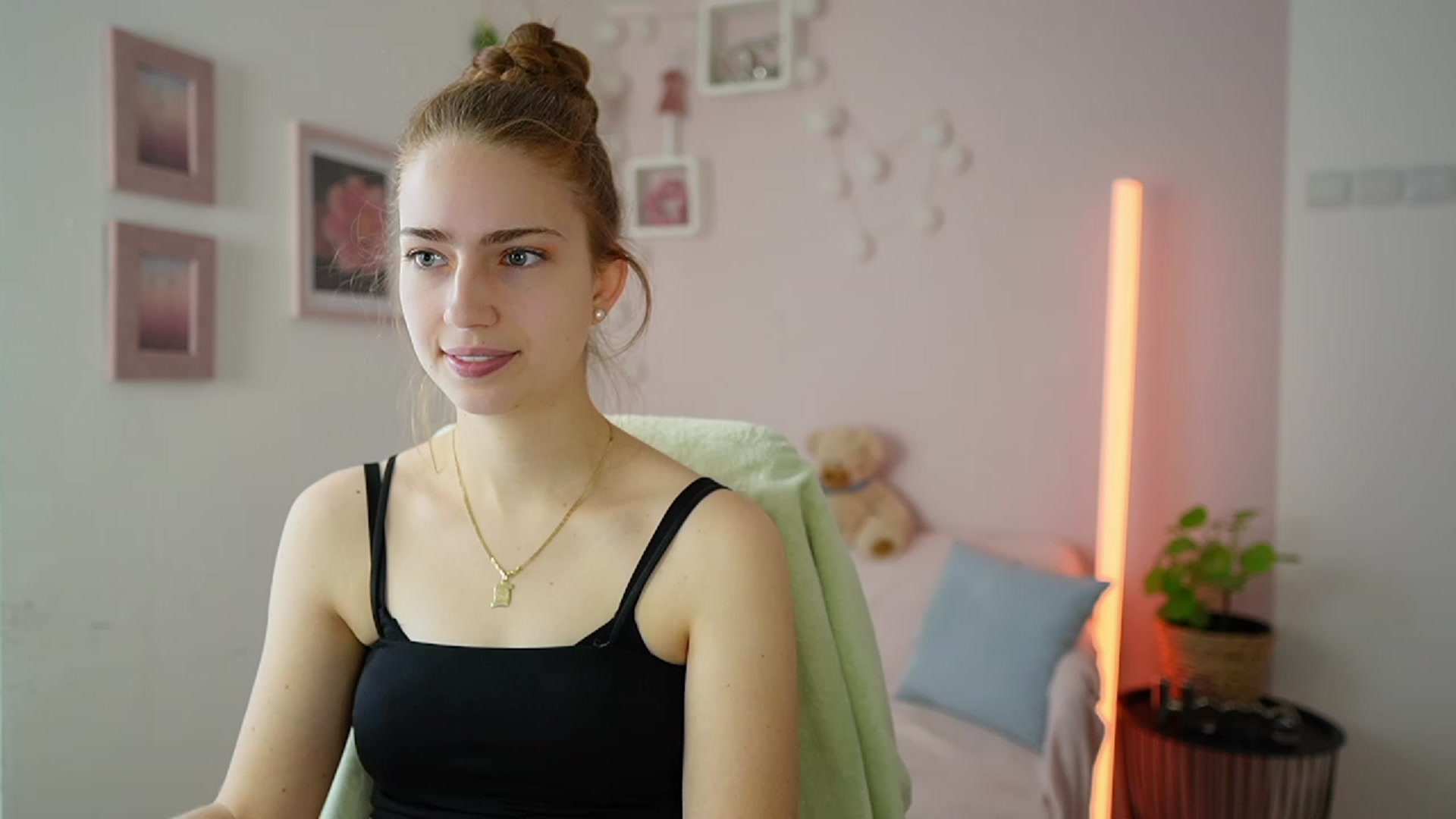 Gallery image thumbnail from Naomi_Woods18's myfreecams stream on, 01/27/2024, 09:50 image 7 of 20