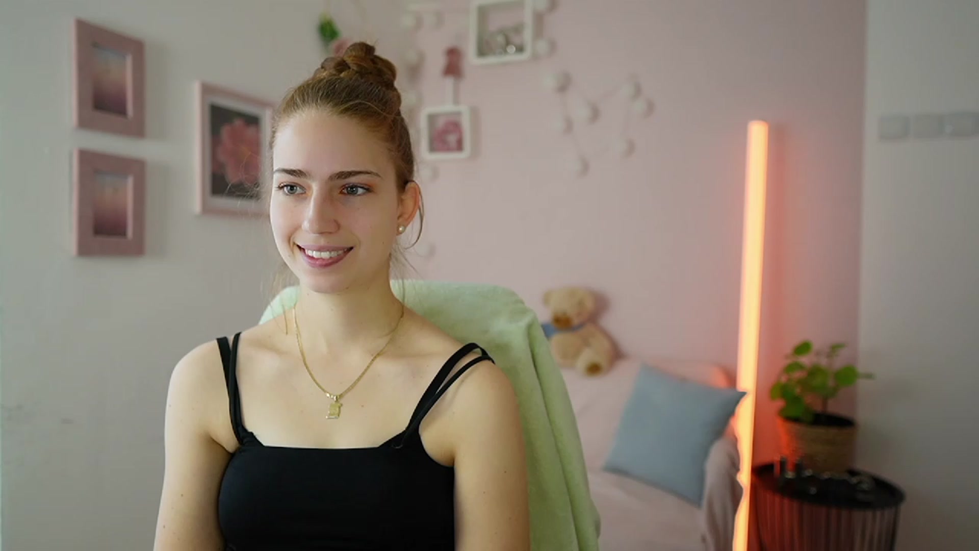 Gallery image thumbnail from Naomi_Woods18's myfreecams stream on, 01/27/2024, 09:50 image 17 of 20