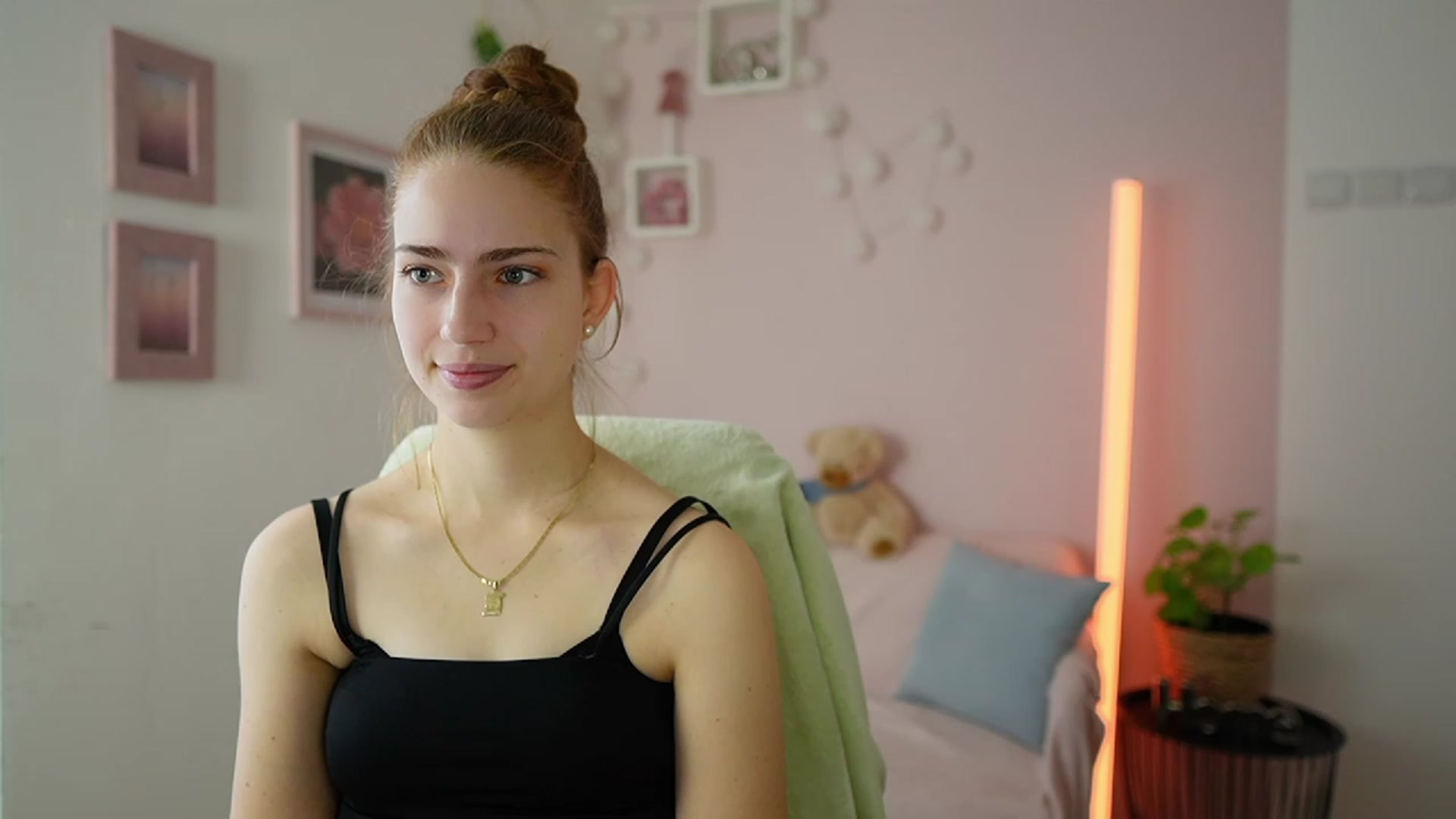 Gallery image thumbnail from Naomi_Woods18's myfreecams stream on, 01/27/2024, 09:50 image 14 of 20