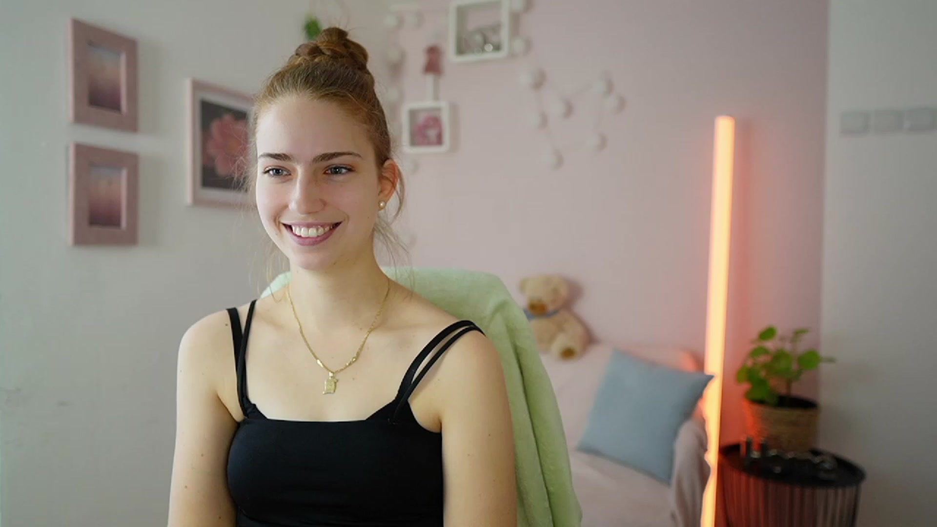 Gallery image thumbnail from Naomi_Woods18's myfreecams stream on, 01/27/2024, 10:49 image 19 of 20