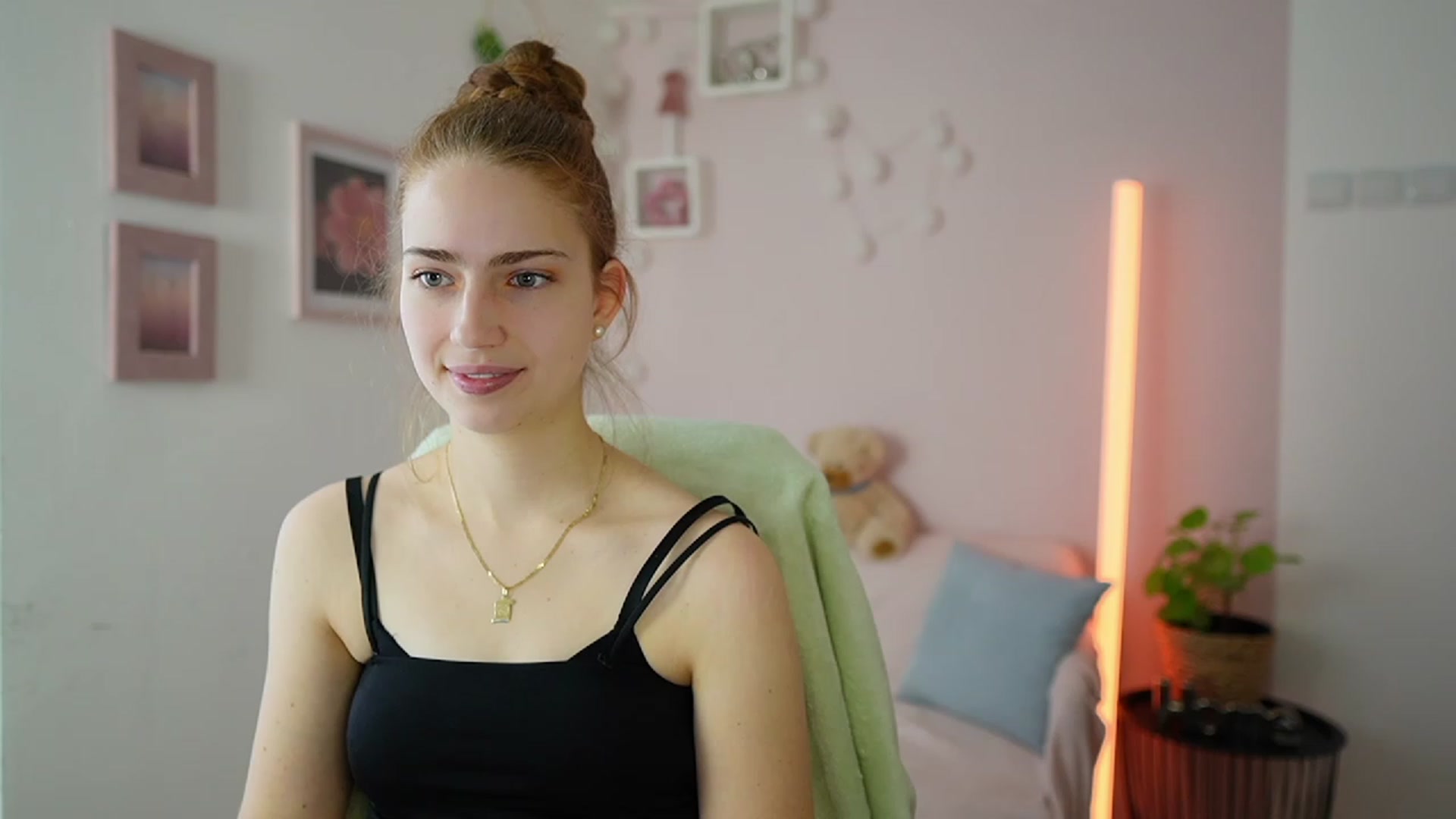 Gallery image thumbnail from Naomi_Woods18's myfreecams stream on, 01/27/2024, 10:49 image 12 of 20