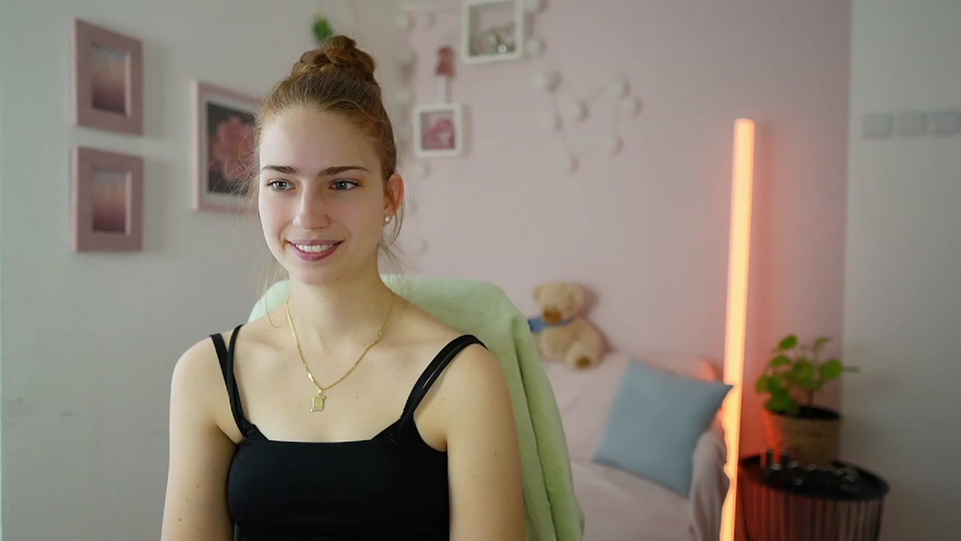 Gallery image thumbnail from Naomi_Woods18's myfreecams stream on, 01/27/2024, 10:49 image 2 of 20