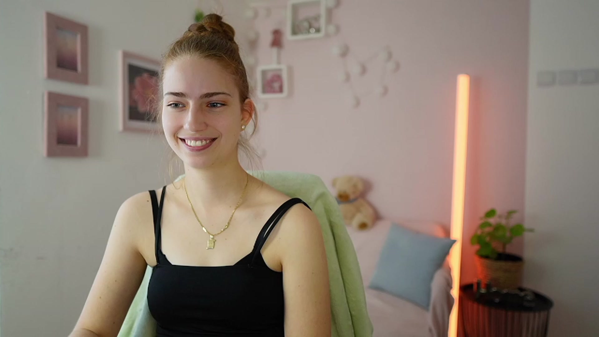 Gallery image thumbnail from Naomi_Woods18's myfreecams stream on, 01/27/2024, 10:49 image 18 of 20
