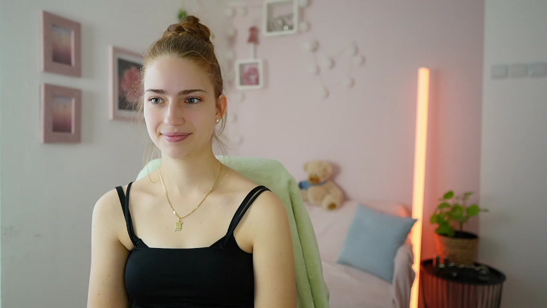 Gallery image thumbnail from Naomi_Woods18's myfreecams stream on, 01/27/2024, 10:49 image 1 of 20