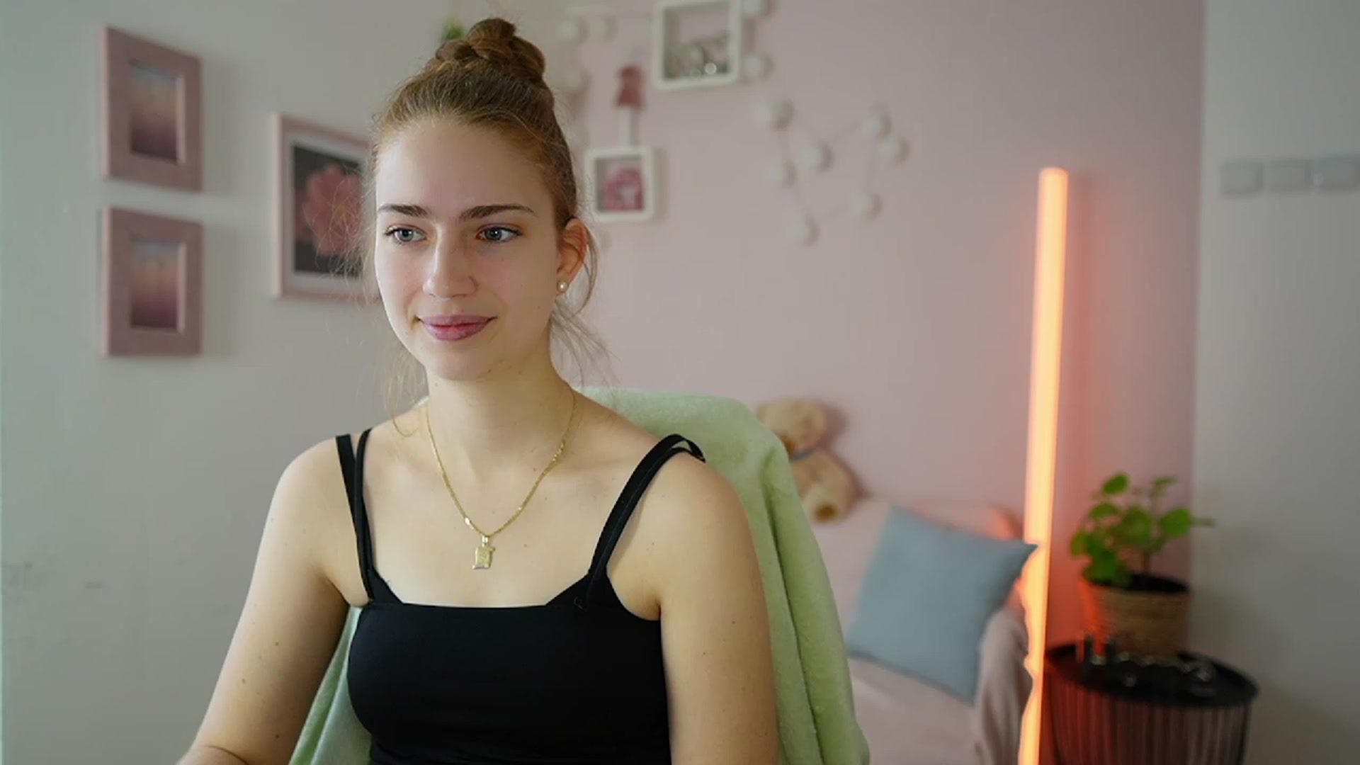 Gallery image thumbnail from Naomi_Woods18's myfreecams stream on, 01/27/2024, 10:49 image 6 of 20