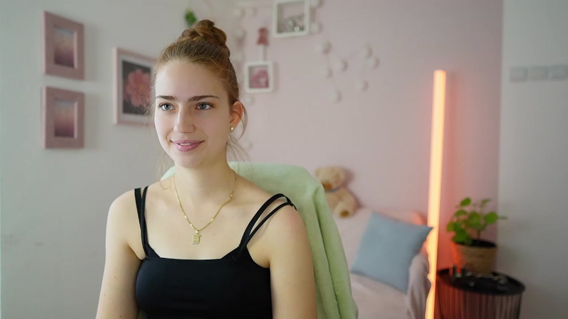 Gallery image thumbnail from Naomi_Woods18's myfreecams stream on, 01/27/2024, 10:49 image 13 of 20