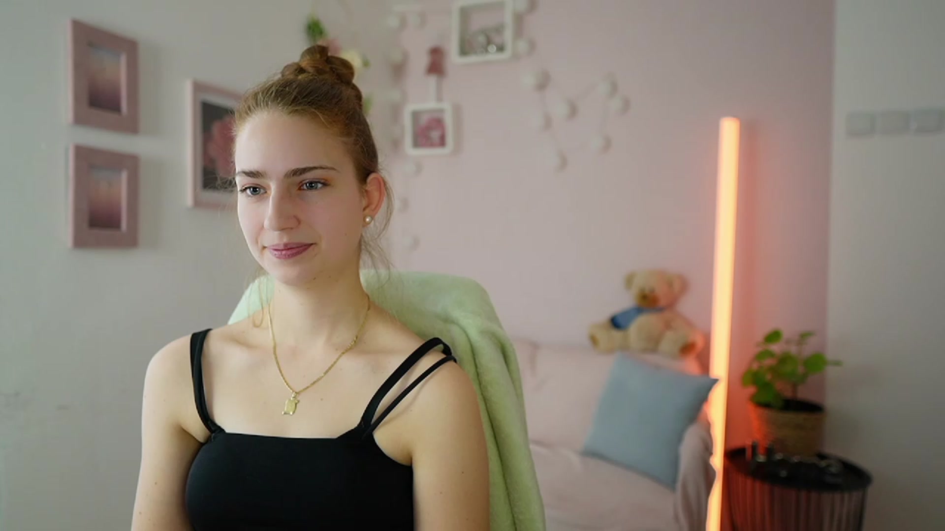 Gallery image thumbnail from Naomi_Woods18's myfreecams stream on, 01/27/2024, 12:51 image 20 of 20