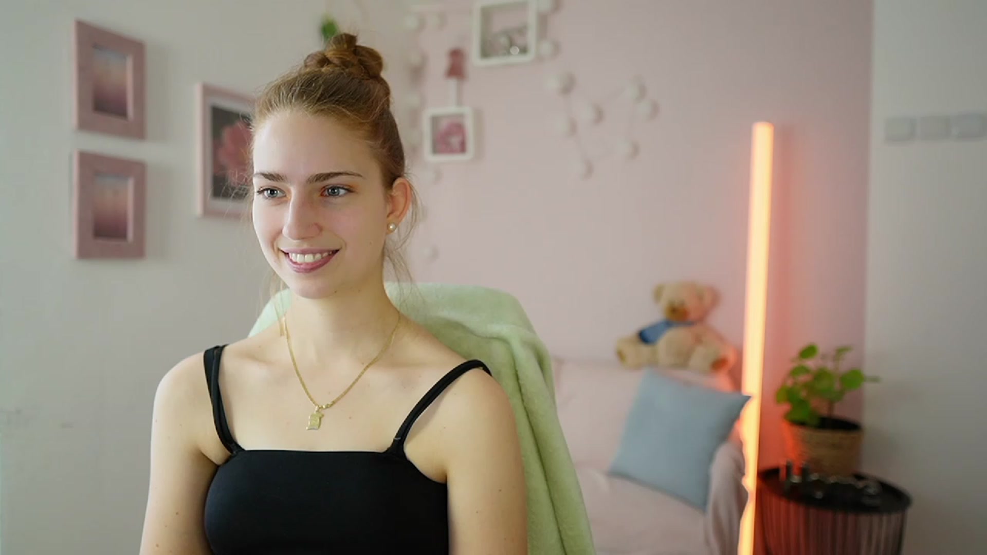 Gallery image thumbnail from Naomi_Woods18's myfreecams stream on, 01/27/2024, 12:51 image 2 of 20