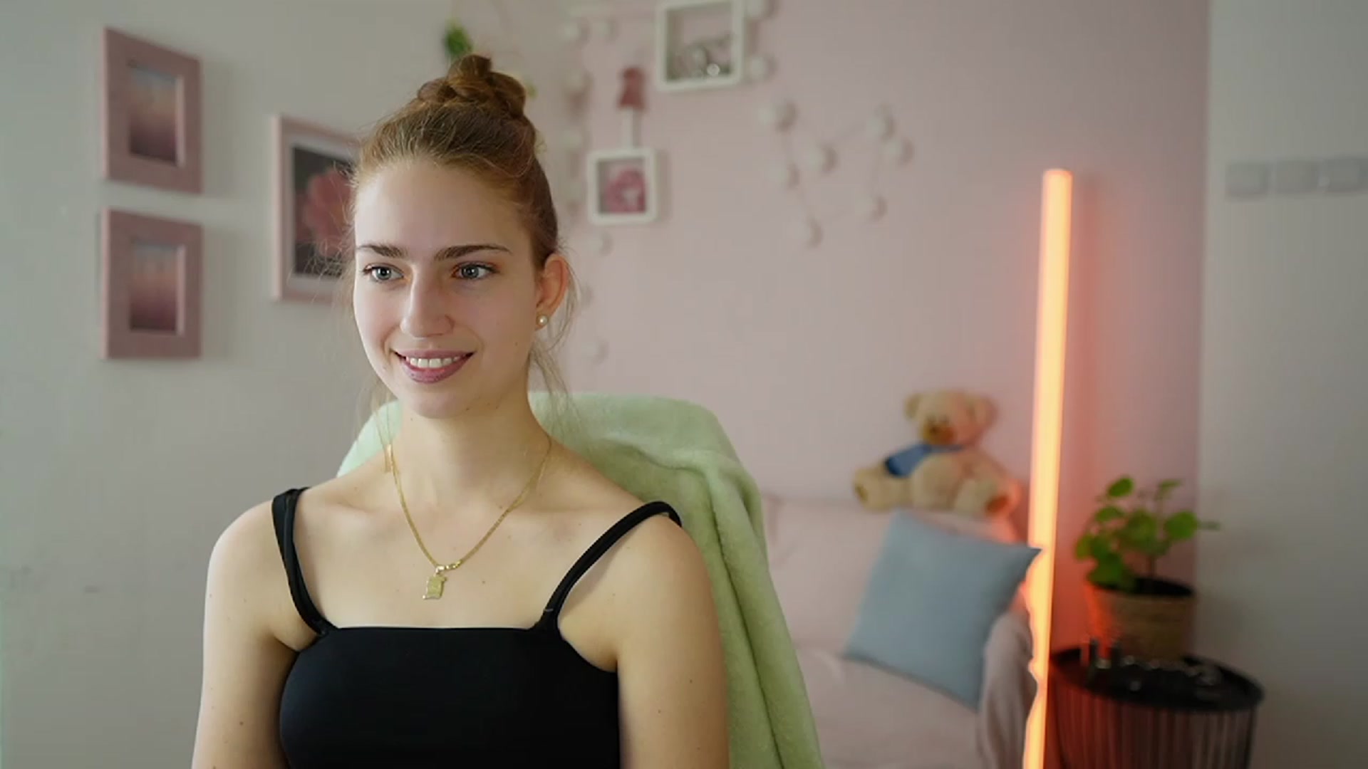 Gallery image thumbnail from Naomi_Woods18's myfreecams stream on, 01/27/2024, 12:51 image 4 of 20