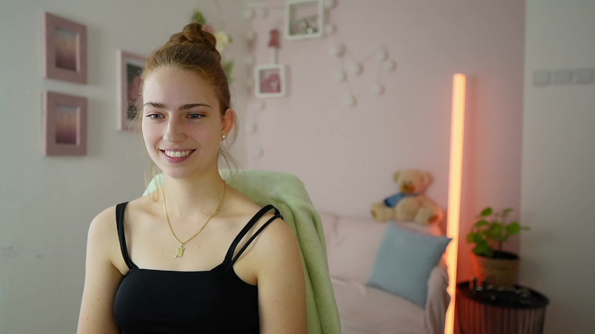 Gallery image thumbnail from Naomi_Woods18's myfreecams stream on, 01/27/2024, 12:51 image 16 of 20