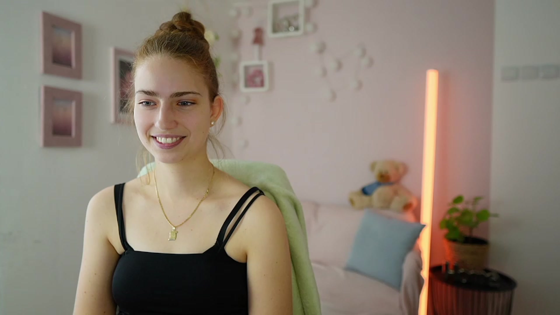 Gallery image thumbnail from Naomi_Woods18's myfreecams stream on, 01/27/2024, 12:51 image 12 of 20