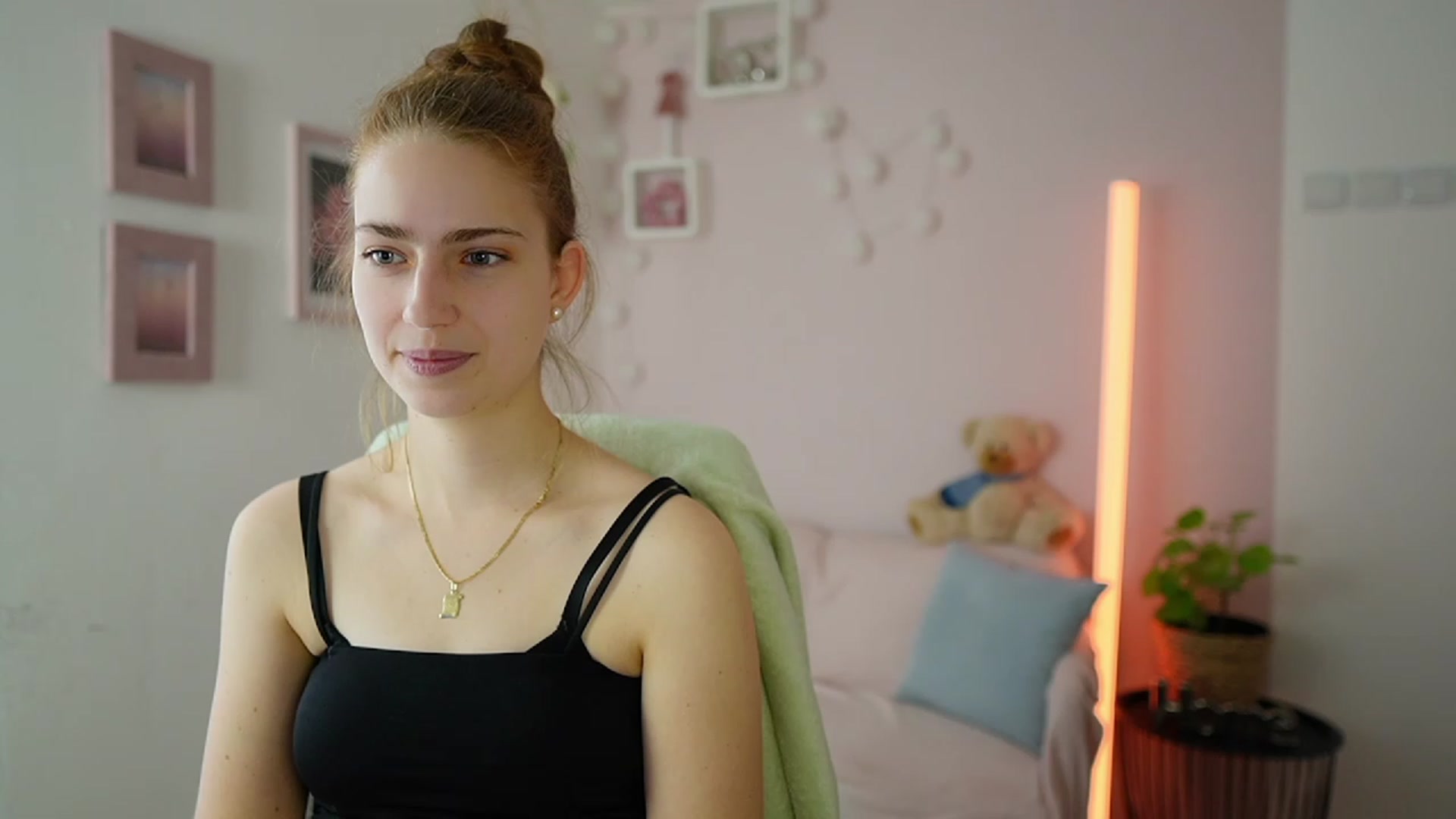 Gallery image thumbnail from Naomi_Woods18's myfreecams stream on, 01/27/2024, 12:51 image 10 of 20